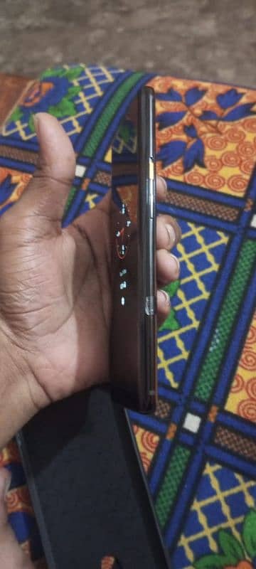 I'm selling my one plus 7t pro maclaren 3