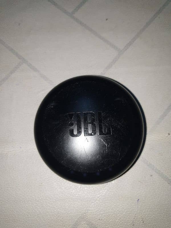 SELLING MY JBL BLUETOOTH EARBUDS/ buds MODEL NUMBER FREE X 3