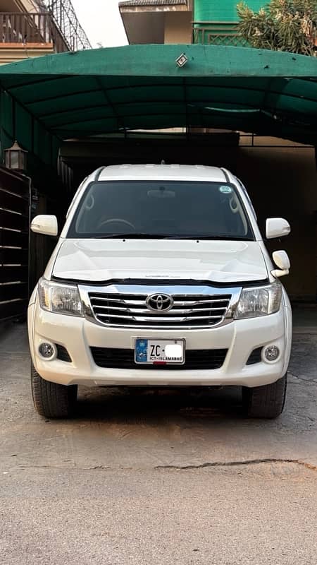 Toyota Hilux Vigo Champ V 2013 - Total Genuine - Isb Registration 1