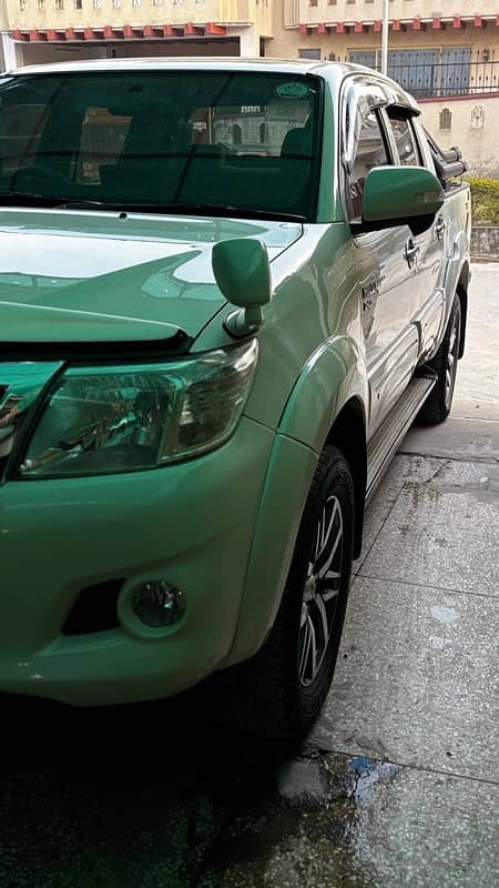 Toyota Hilux Vigo Champ V 2013 - Total Genuine - Isb Registration 3