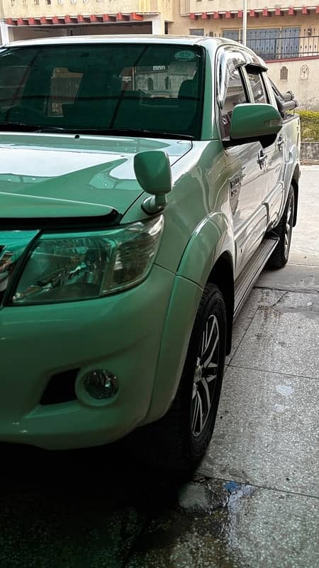 Toyota Hilux Vigo Champ V 2013 - Total Genuine - Isb Registration 8