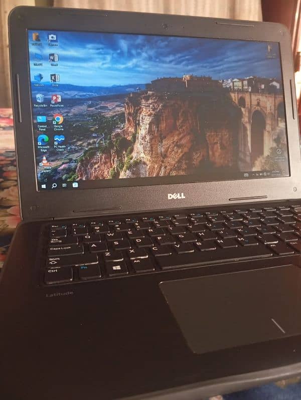 dell  latitude  3380 1