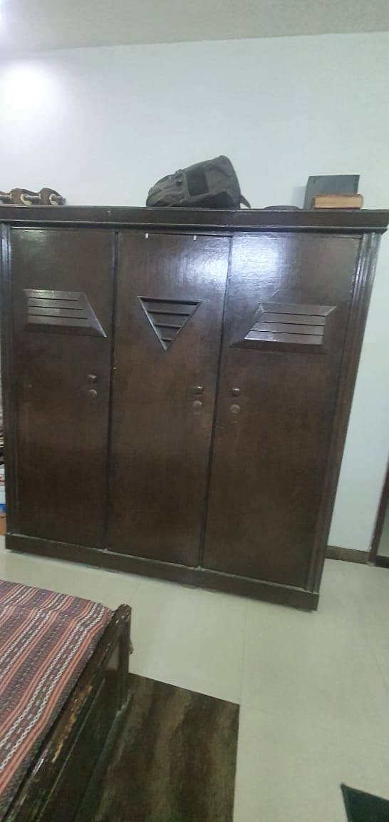 Complete Bedroom Set in Mint condition 3