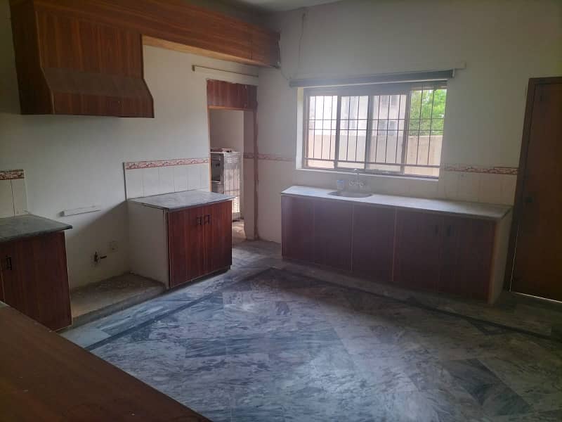 Kanal Lower Portion For Rent In Valencia Town Lahore 2