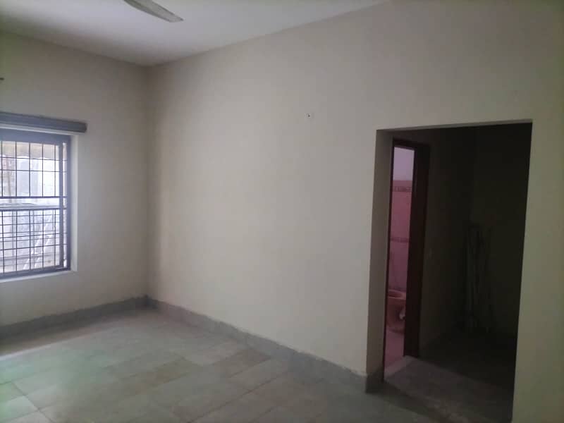 Kanal Lower Portion For Rent In Valencia Town Lahore 9