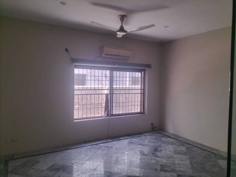 Kanal Lower Portion For Rent In Valencia Town Lahore 12