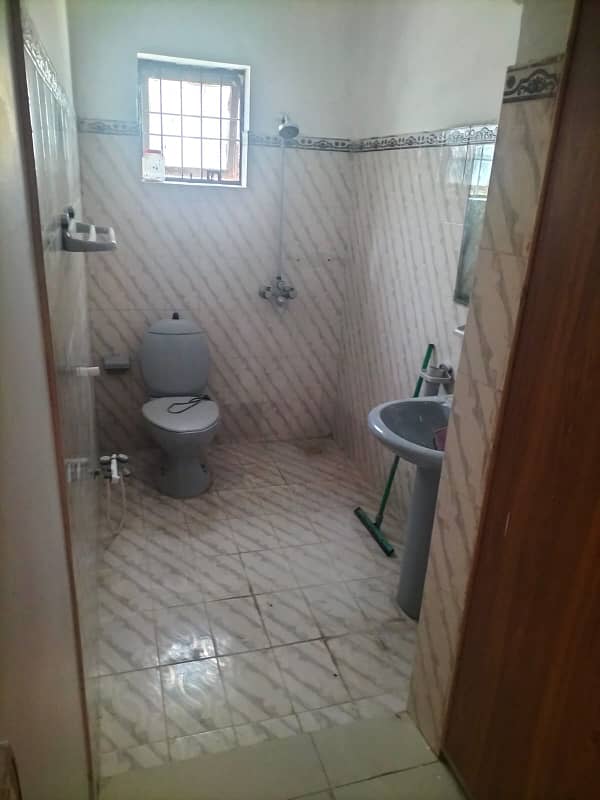 Kanal Lower Portion For Rent In Valencia Town Lahore 17