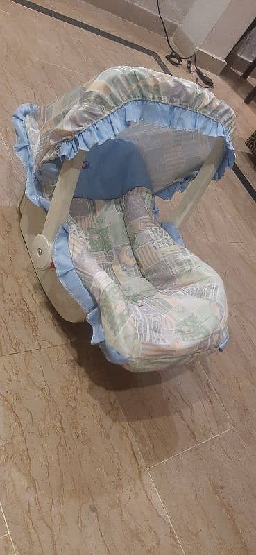 baby carry used for 7 to 8 months but condition is 10/10. 3