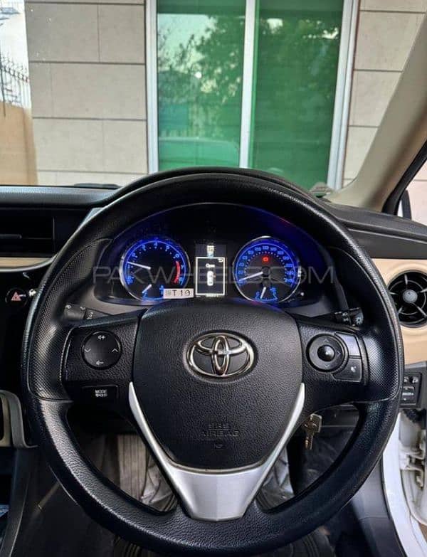 Toyota Corolla Altis 2017 4