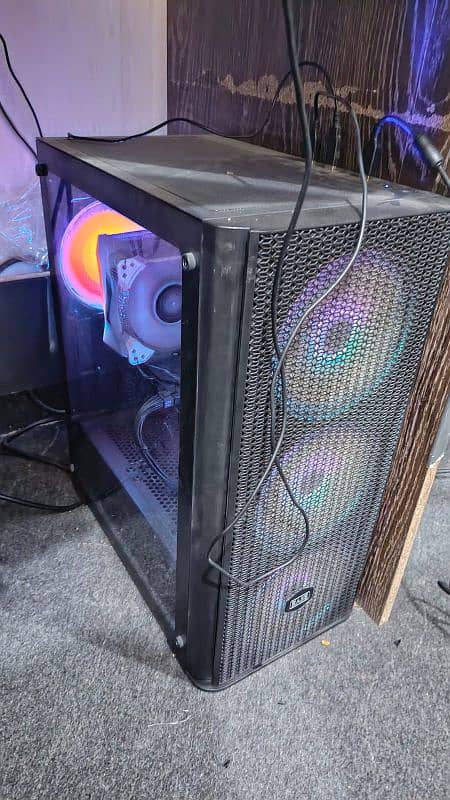 Gaming Pc with 2 monitors 0