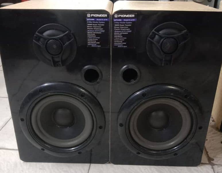 woofer speaker. . 2