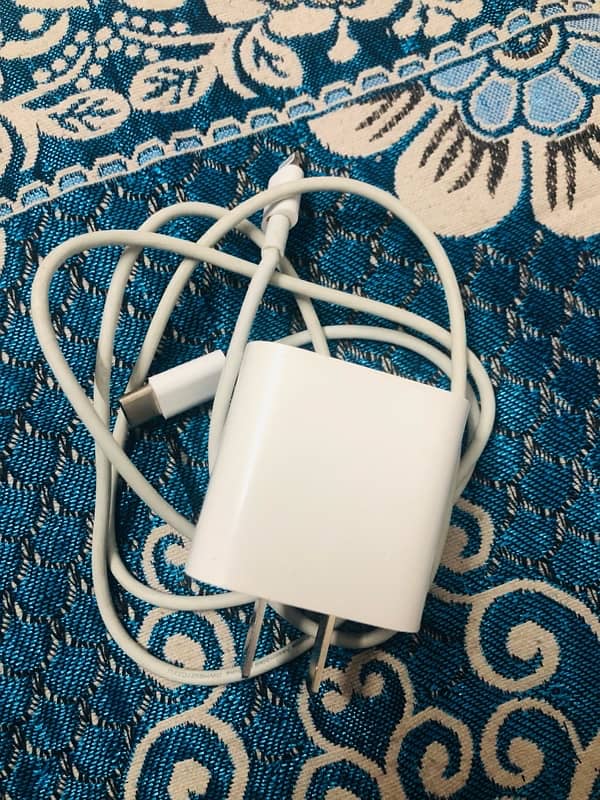 IPhone original charger 4