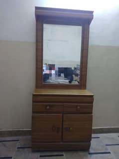 USED DRESSING TABLE