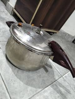 large size pressure cooker