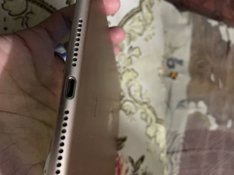 ipad mini 5 all ok only screen me lins h ios ki waja se 2