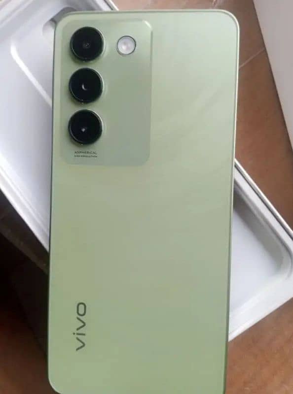 vivo y100 lush condition 10by10 box charger original 2