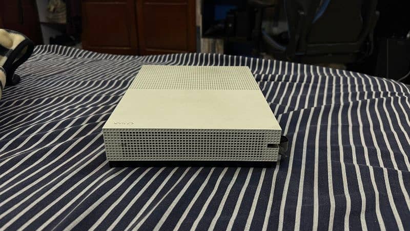 Xbox One S 2