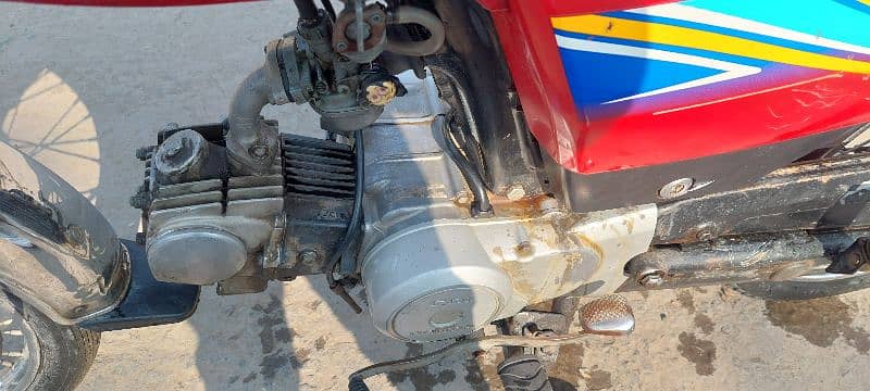 honda 70 condition apky samny h all ok h bike use m h 1