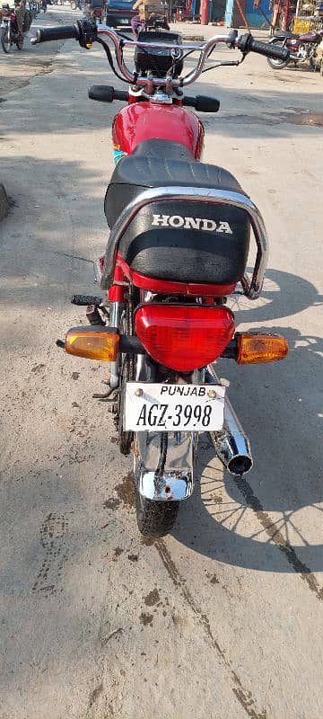 honda 70 condition apky samny h all ok h bike use m h 2