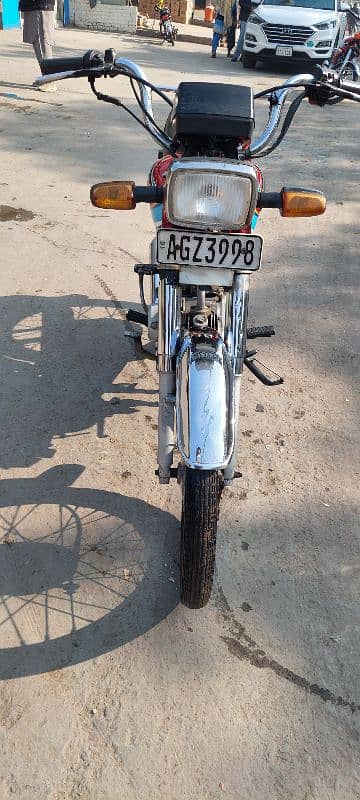 honda 70 condition apky samny h all ok h bike use m h 3