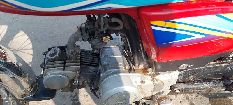 honda 70 condition apky samny h all ok h bike use m h 4