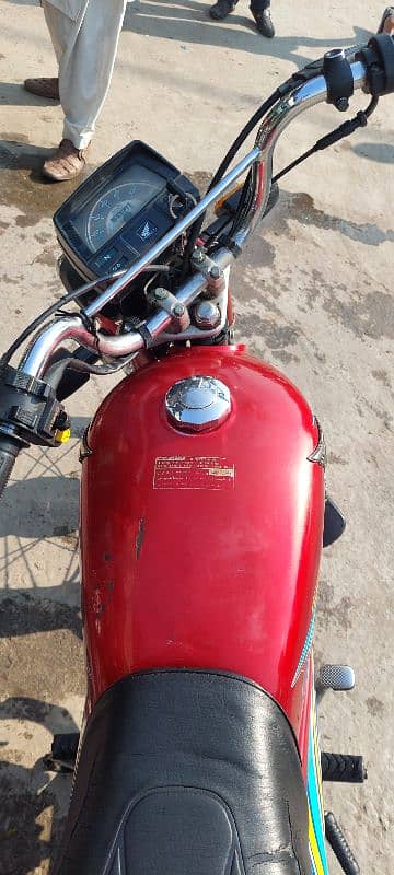 honda 70 condition apky samny h all ok h bike use m h 7