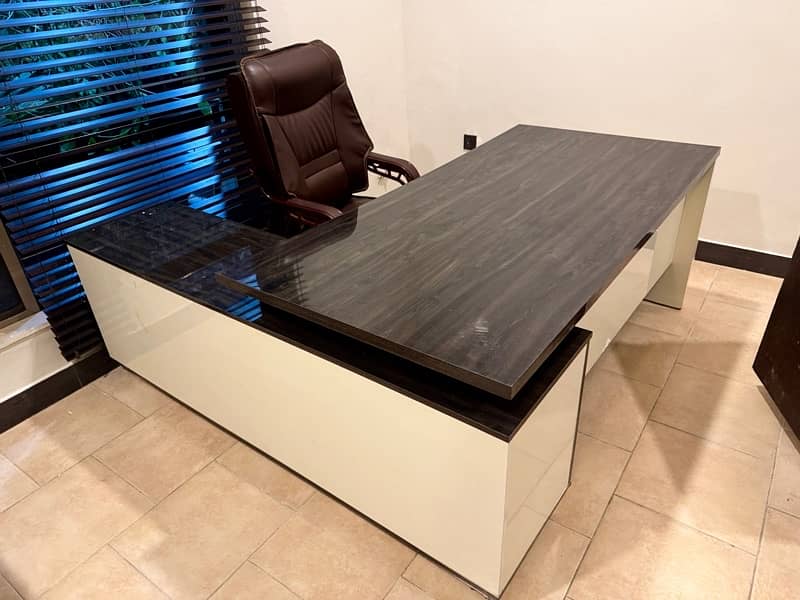 Executive Boss Table With Executive Chair 5