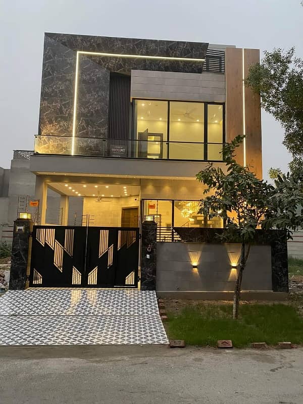 5 MARLA BRAND NEW HOUSE FOR SALE IN FAISAL TOWN ISLAMABAD. 2