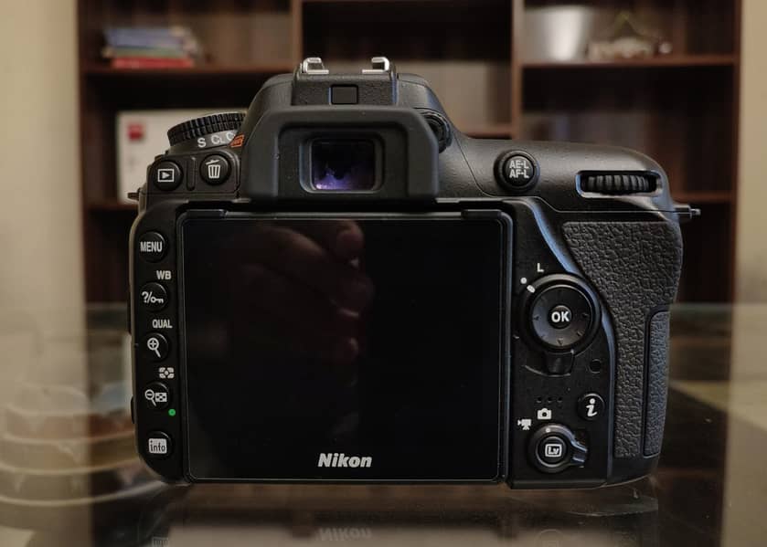 Nikon D7500 with 18-140mm Complete Box 3