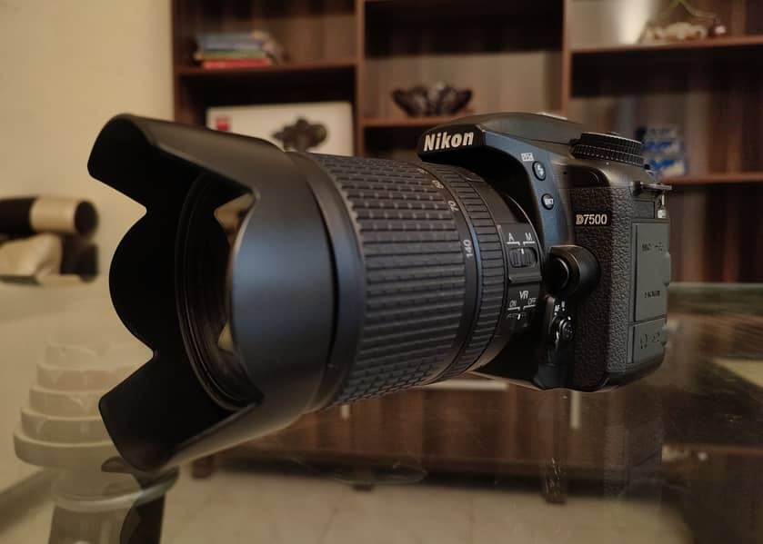 Nikon D7500 with 18-140mm Complete Box 4