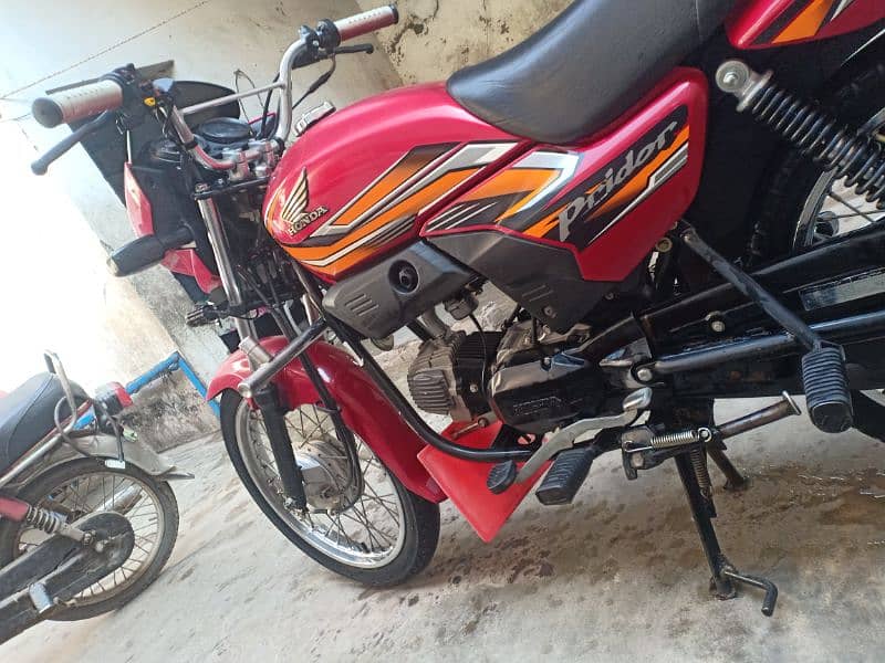 Honda pridor 100 cc 3