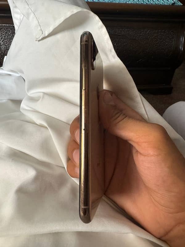 iphone xs,  Pta approved, 64gb, golden color 5