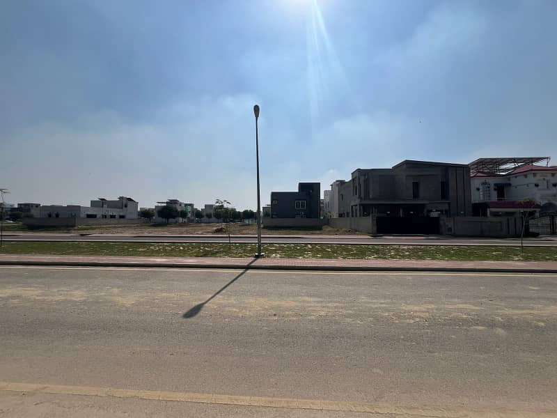 1-KANAL PLOT FOR SALE, ON GROUND, Possession, LDA APPROVED, IN TALHA BLOCK- BAHRIA TOWN LAHORE 0