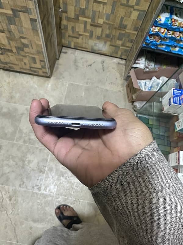 iPhone 11 Non 64 Gb 5