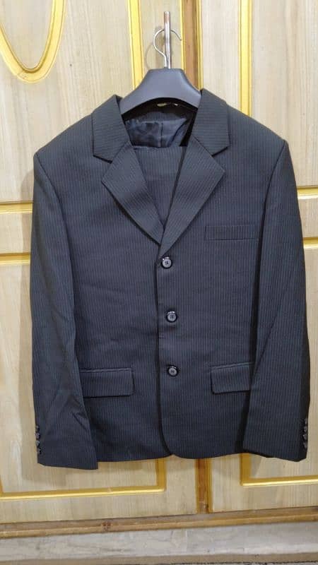 pent coat slightly used in excellent condition  almost New 1