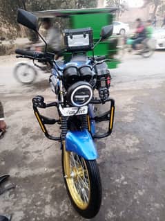 RAVI PIAGGIO 125 COVERTED IN ADVENTURE BIKE