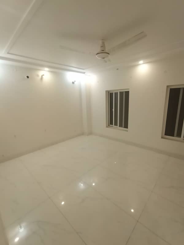 4 Marla Flat Available For Rent Good Location 0