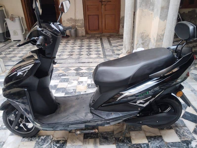 Jolta electric scooter black color 3