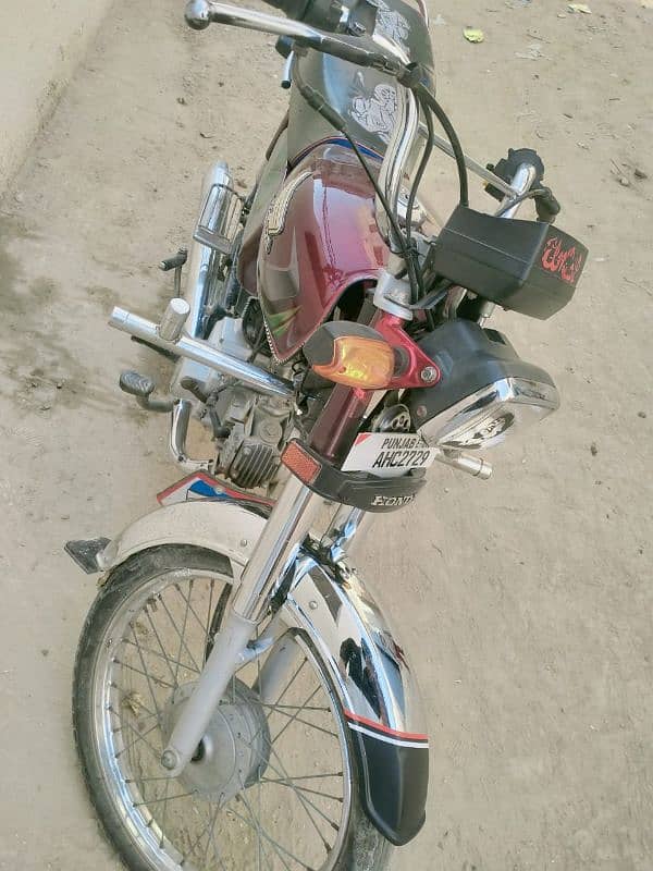 Honda 70 2021 k 11 month nakli h koi Kam ni huny Wala Aone condition h 0