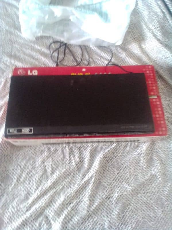 Lg cd and dvd player usb portable  huge sound only box open For Sell 1