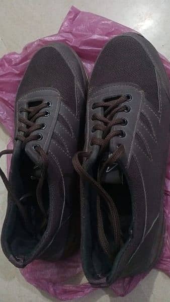 DARK BROWN COLOURED,IN REALLY GOOD CONDITION 2