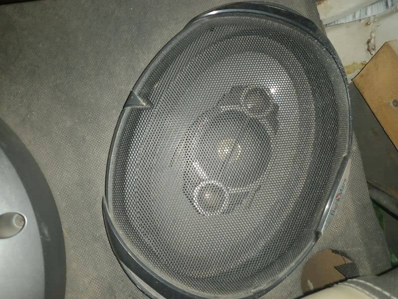 speakers & woofer 0