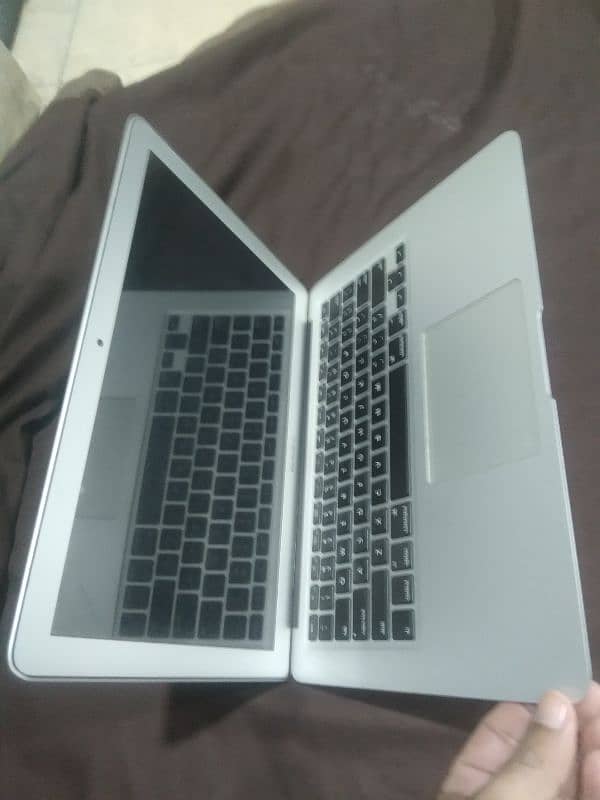 MacBook air 2017  8gb ram 2