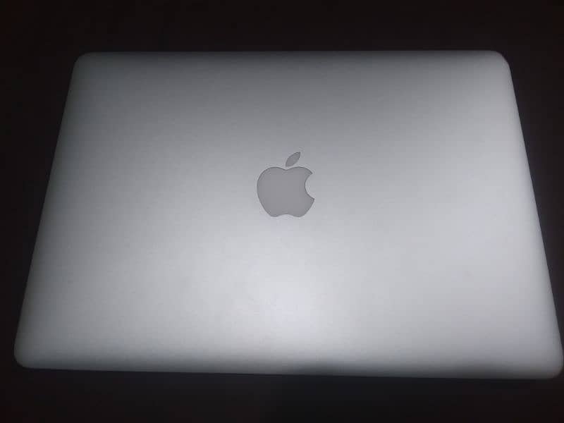 MacBook air 2017  8gb ram 3