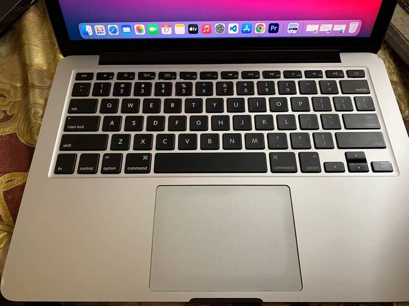 macbook pro (500gb ssd) 0