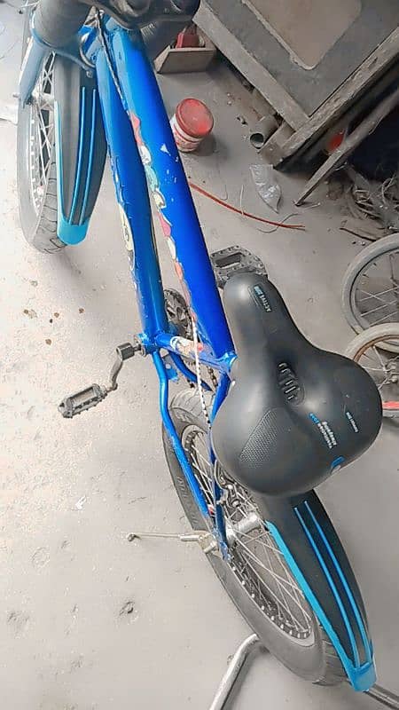 Bicycle in Almost New Condition (cycle) 8