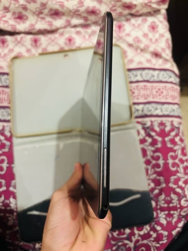 Selling samsung Tab 4 in good condition 6