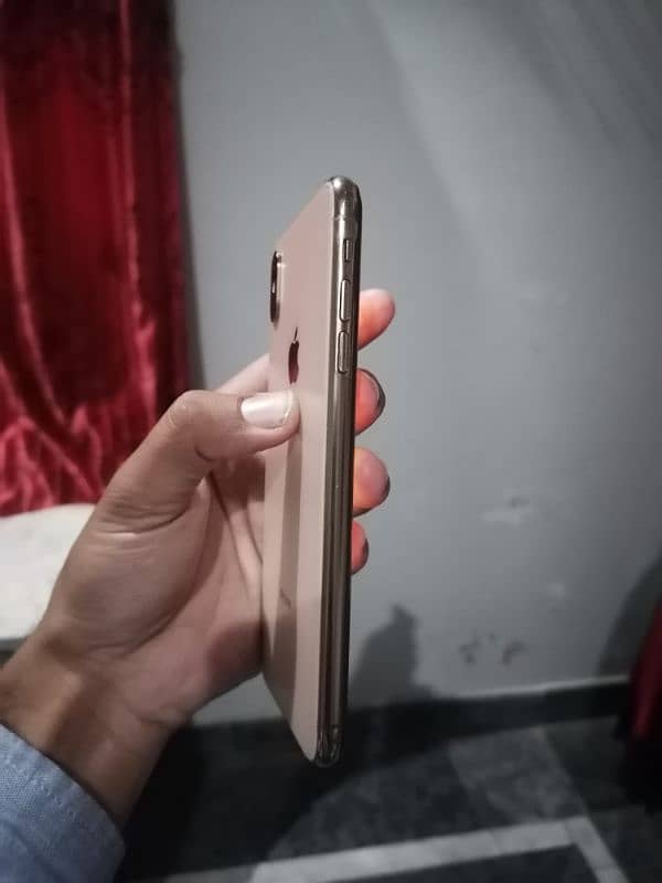 I phone xs max. . non pta. factory unlocked. . 256gb 3