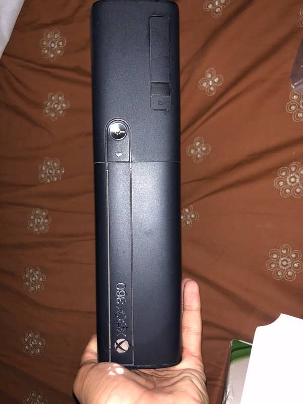 Xbox 360 e slim 8