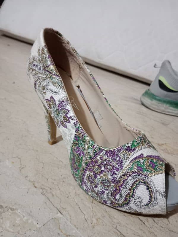 imported floral heels 0